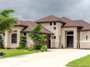 137 Village East Dr, Los Fresnos, TX 78566