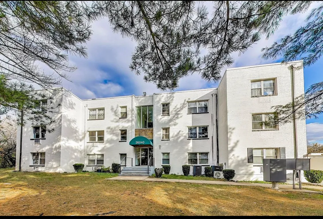 3 bed, 710 sqft, $3,150 — Photo 1
