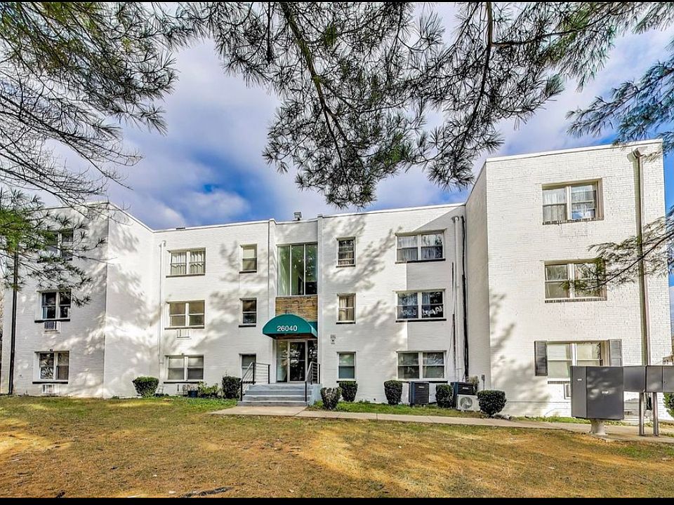 1st image of 26040 Woodfield Rd APT 10