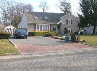 101 Gladstone Ave, West Islip, NY 11795