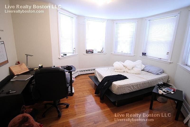 2nd image of 128 Warren St #2