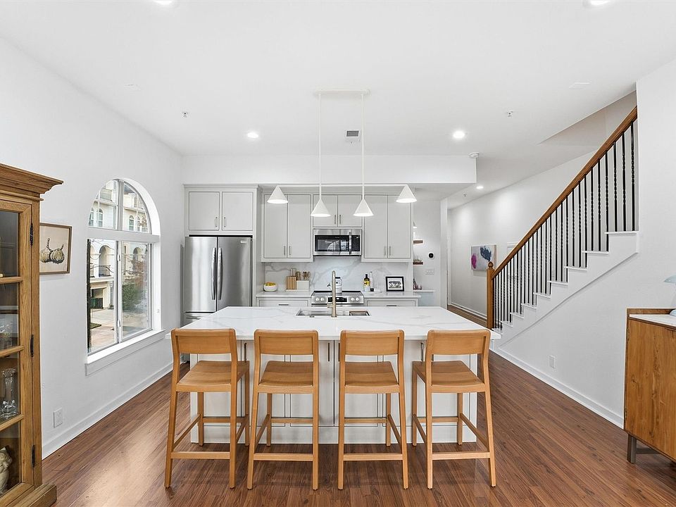 1st image of 806 Jackson Hill St APT 201