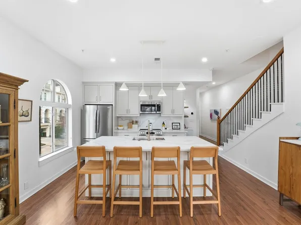 806 Jackson Hill St APT 201, Houston, TX 77007