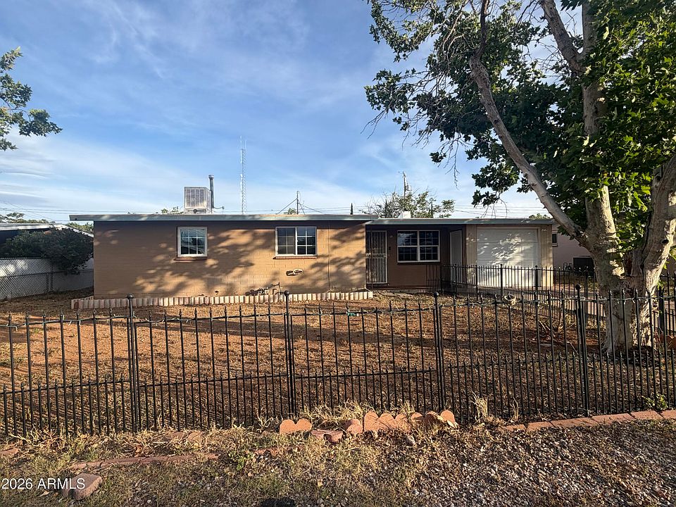 1st image of 296 STEFFEN Street
