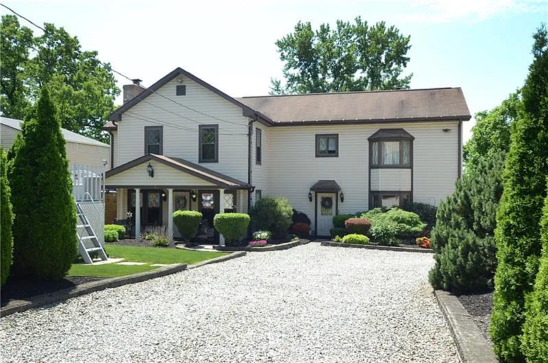 636 Parkview Ave photo 1