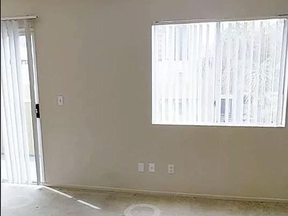 3rd image of 530 S Berendo St #327