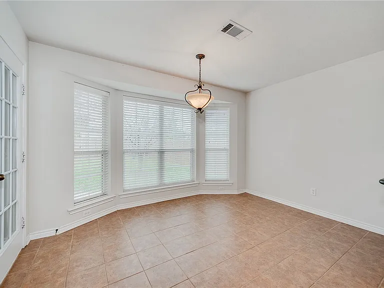 1207 Portsmouth Ct — Photo 9