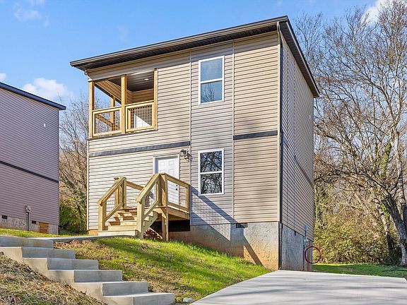 2nd image of 3903 Meadow Ln