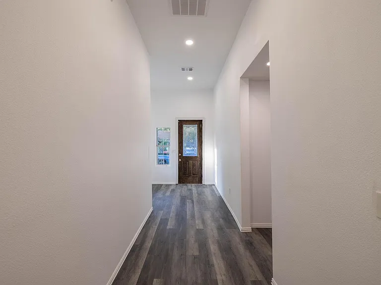415 W 7th St — Photo 10