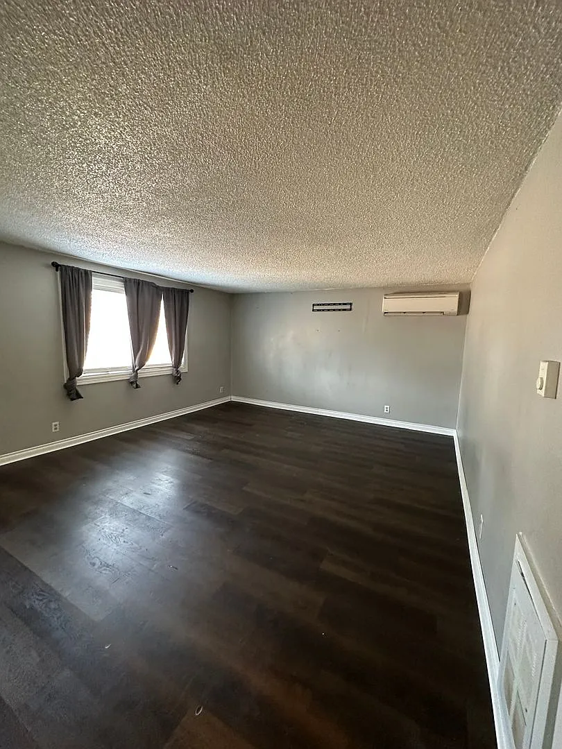 Winston 3-Bedroom, 1-Bath Home — Photo 2