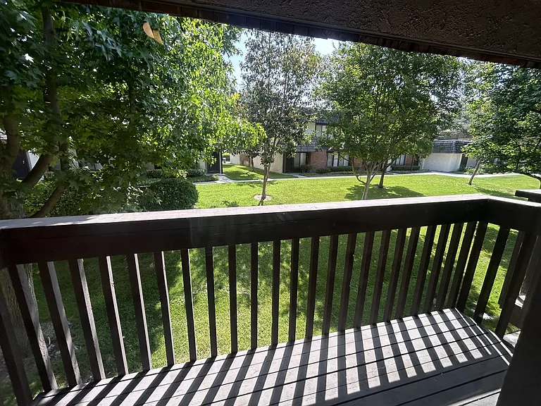 714 Briarwood Ln — Photo 11