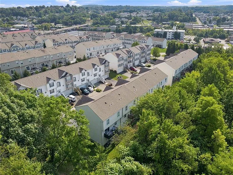 3 bed, 1742 sqft, $2,500 — Photo 4