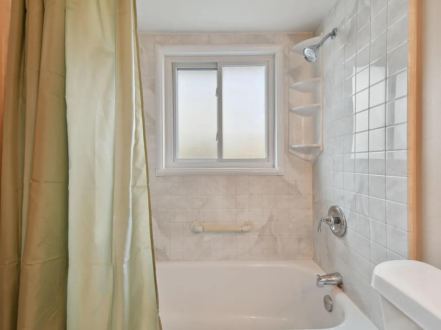 4 bed, 3.0 bath, 1876 sqft, $979 — Photo 4