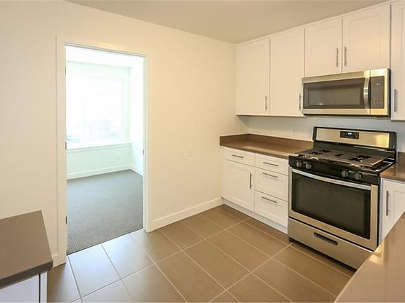 3rd image of 1582 E Sunnyside Ave #Basement