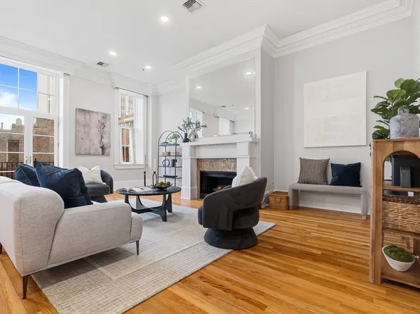 41-43 Phillips St Unit 8, Boston, MA 02114