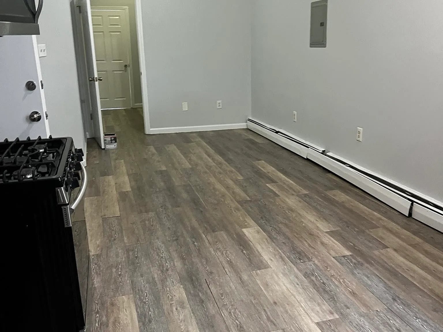 1 bed, 1.0 bath, 500 sqft, $1,900 — Photo 4
