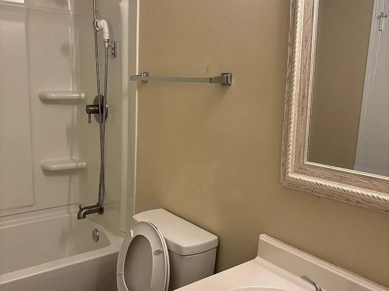 508 E Harden St — Photo 7