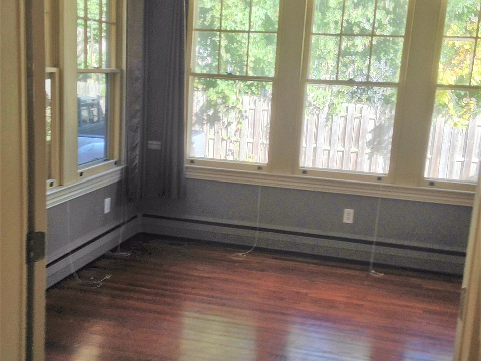 Window room with separate entrance