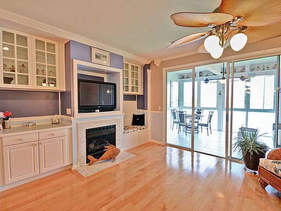 great room w/ 9' ceilings
