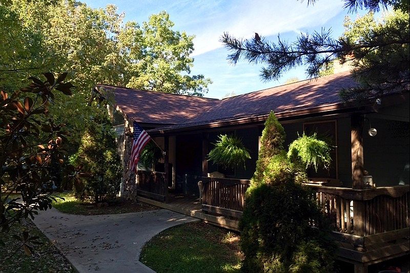 Approaching your cozy home
						:
						Attractive, modern, and accessible