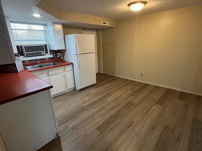 3700 S Jefferson Cir #B — Photo 3