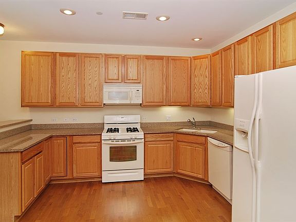 4th image of 1124 Lake St #505