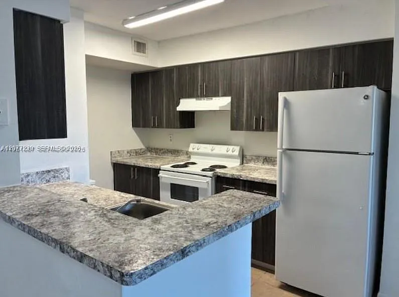 Kendall Lake Towers Condo — Photo 1