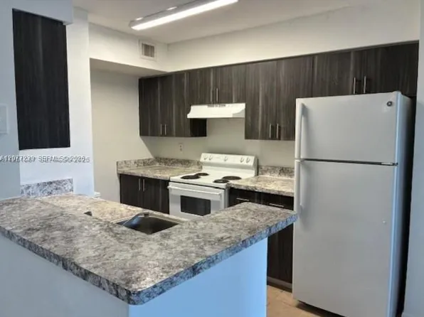 15221 SW 80th St APT 306, Miami, FL 33193