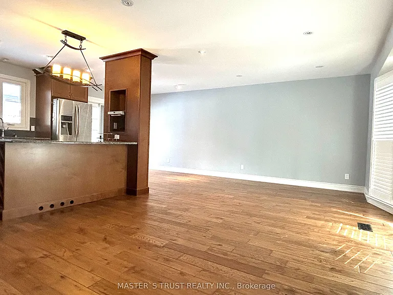5183 Cherryhill Cres — Photo 5
