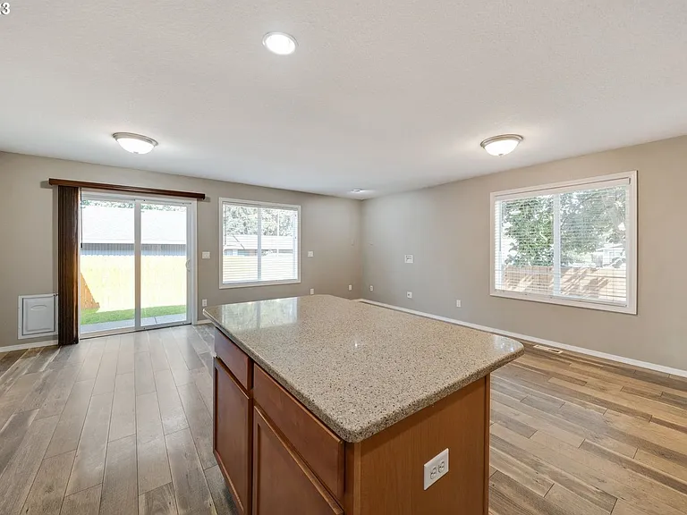 773 N Pine St — Photo 10