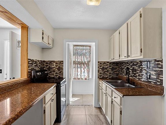 3rd image of 8071 Rhea Cir #B