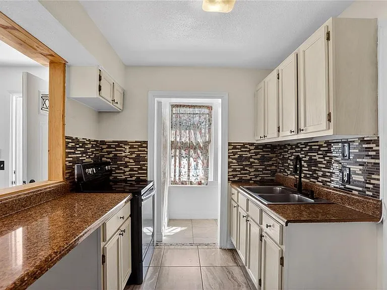 8071 Rhea Cir #B — Photo 3
