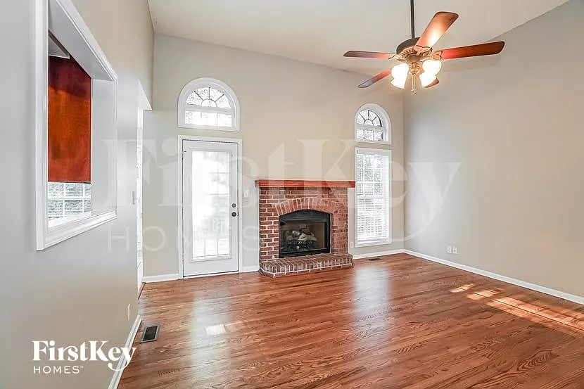 4 bed, 3.0 bath, 2650 sqft, $2,405 — Photo 3