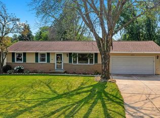 1253 Circle Dr, Green Bay, WI 54313