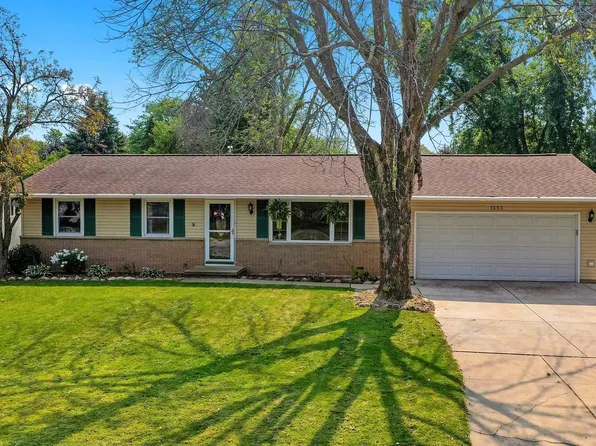 1253 Circle Dr, Green Bay, WI 54313