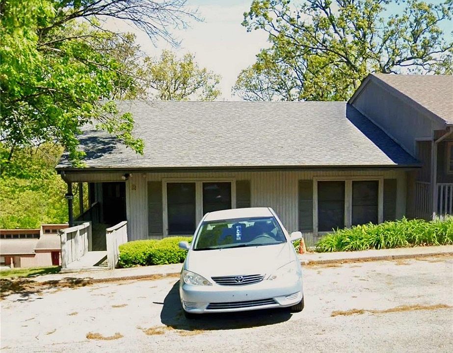 1st image of 8 Mindy Ln