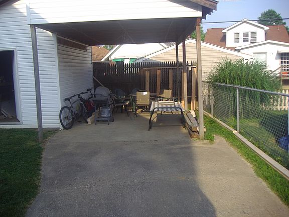 4th image of 2414 Bradley Ave