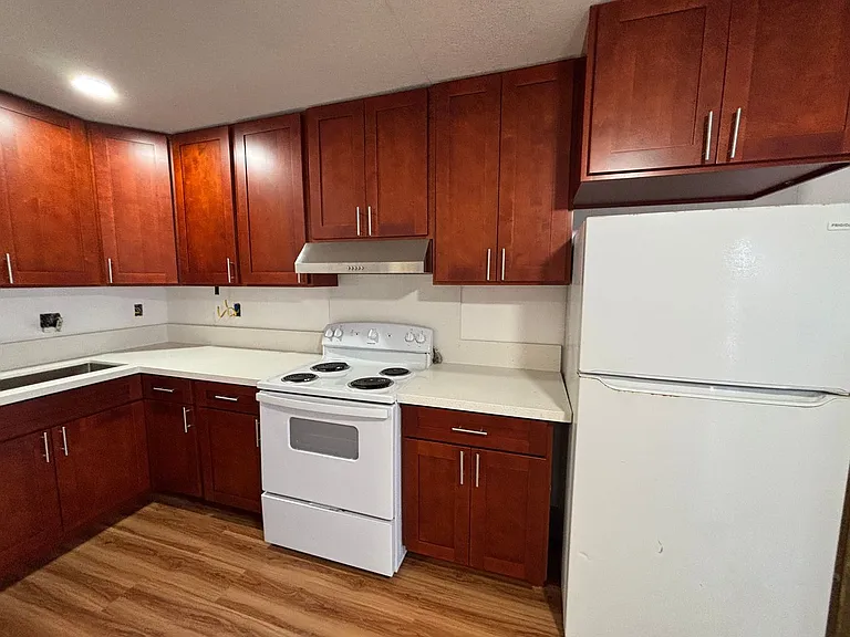 2429 N School St — Photo 5