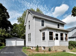 720 Division St, Woodstock, IL 60098