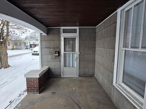 5th image of 1701 N Grand Ave