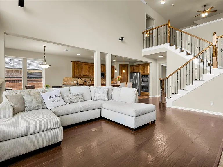 214 Crestbrook Dr — Photo 18