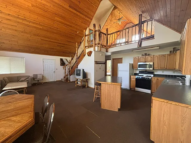 4370 Eagle Rock Dr — Photo 2