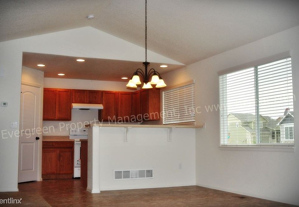 1st image of 910 Glenbrook Ct
