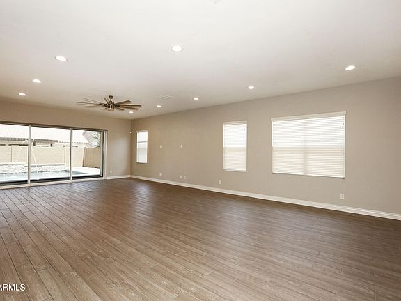4th image of 1490 E LEXINGTON Avenue