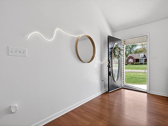 4th image of 241 Golden Cir