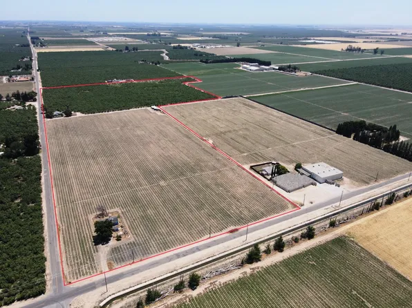 14597 Sunset Dr, Livingston, CA 95334
