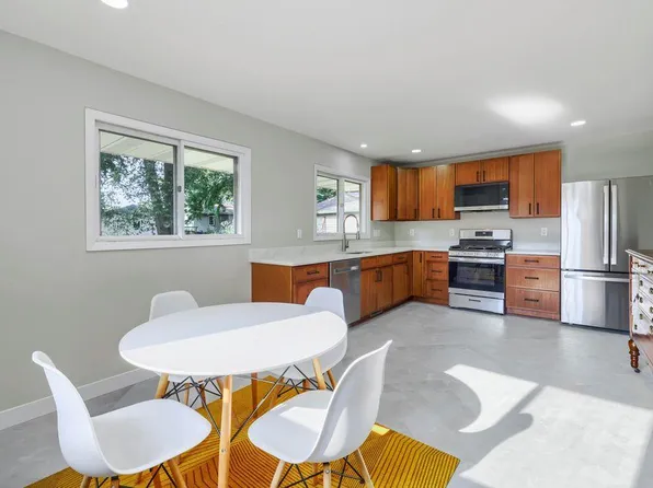 3694 Upper 73rd St E, Inver Grove Heights, MN 55076