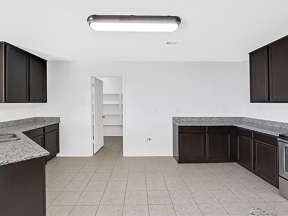 4th image of 8637 Star Thistle Dr