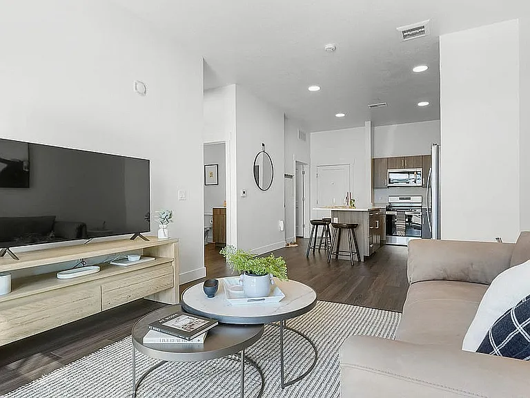 The Parkway Apartments — Photo 42