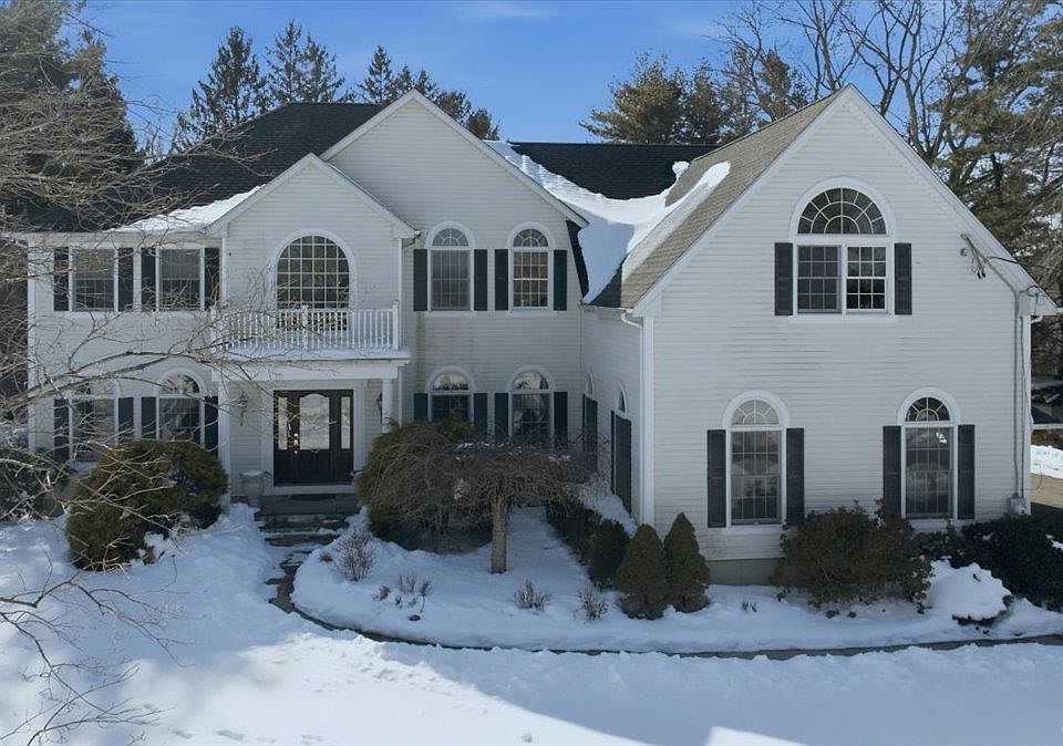 1st image of 8 Hilltop Drive